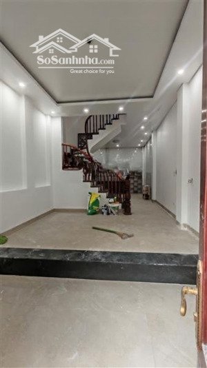 bán nhà xuân la, dt55m, mt4,2m, dân xây, ô tô, gần phố, kinh doanh.