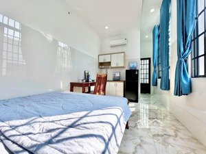 phòng cho thuê cửa sổ thoáng ngay cầu nguyễn văn cừ sát q1, thang máy giá tốt