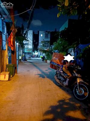 Cần bán gấp nhà Quận 12- Đông Hưng Thuận ngay Quang Trung- DT 70m2- chỉ 3,9 tỷ 0935767286