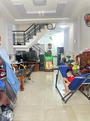 nhà chính cần bán cho con đi mỹ gấp 4,2 tỷ