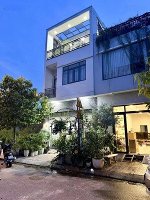 chủ cần bán gấp căn nhà mặt tiền đường rộng 12m - 3tầng - 60m2, nhà đẹp kiên cố chủ xây tâm huyết (