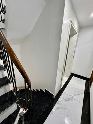 cần bán căn bồ đề long biên dt 43 m 7 tầng thang máy giá 14,5 tỷ