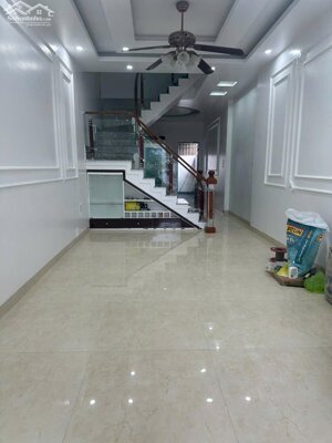 Cho thuê nhà 3 tầng sân cổng riêng tại Thư Trung - Văn Cao, có gara gần nhà.