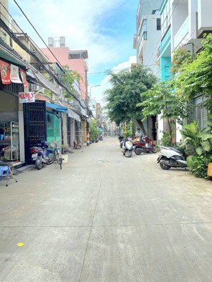 nhà có bề ngang 6m hẻm 8m cực hiếm với giá tiền chỉ 7.5 tỷ còn bớt