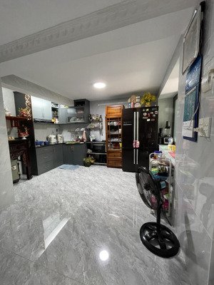 bán căn chung cư tầng trệt dt 55m +tầng lửng .
đối diện công viên thoáng mát .
có lề đậu xe hơi