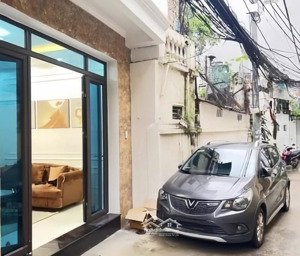 9 tỷ nhà nguyễn văn cừ 50m2 x 5 tầng. thang máy ô tô tránh