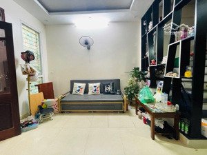 bán căn hộ cc thành phố giao lưu, dt 73m2, t3, giá chào hơn 5 tỷ, có thương lượng, đủ công năng