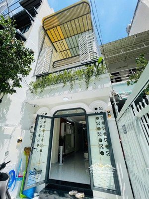 nhà trung tâm quận 7 - cạnh ngay khu dân cư phú mỹ hưng - 100m2 - chỉ hơn 5 tỷ