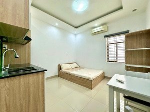 cho thuê phòng full nội thất cửa sổ lớn máy giặt riêng ở bình thạnh gần q1,q3, đh hiu,uef,uth,...