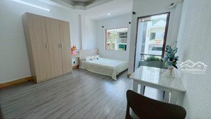 cho thuê căn hộ ban công cửa sổ to thoáng gió tại mặt tiền bến vân đồn, quận 4