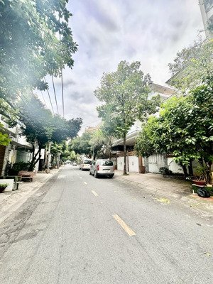 bán nhà mt đường hồ ngọc cẩn - p.tân thành - dt : 10x21m - gía : 29.5tỷ tl