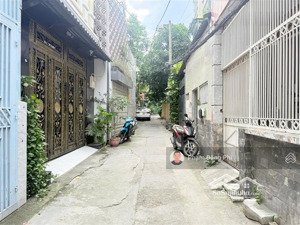 hẻm ô tô - trung tâm bình thạnh - gần chợ bà chiểu - bệnh viện gia định.