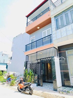 bán nhà 3 tầng - 55m2 - đường nhựa thông 7m có vỉa hè - bình chiểu - thủ đức.