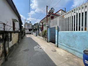 bán nhà cấp 4 giá rẻ vị trí trung tâm gần chợ dĩ an