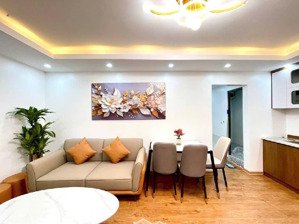 4.5 tỷ - 70m - căn góc mặt phố phạm ngọc thạch.