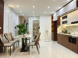 cầu diễn phân lô, vỉa hè, thang máy 56m hơn 20 tỷ