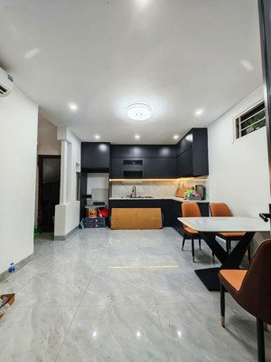 cầu giấy cực hiếm ! nhà lô góc thoáng sáng, nở hậu, ngõ thông, diện tích 30m,5 tầng, mặt tiền 4.1m.