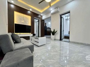 [gấp] lô góc - 4.6 tỷ - tiền 6m - trung tâm quận đống đa - sát phố.