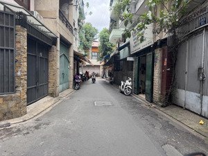 bán nhà hxh thông đường hoang văn thụ , p4 , tân bình , dt 54 m2 , 3 tầng , giá chỉ 9,58 tỷ .