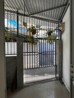 chính chủ chào bán căn nhà cấp 4, kiệt lê độ đi bộ vài bước chân là ra đường chính lê độ