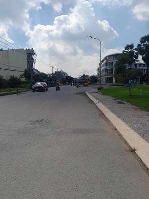 mặt tiền ngang 20 x 100m, bưng ông thoàn, siêu rẻ 45tr/m2