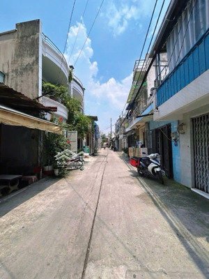 nhà đẹp gần công viên tân phú - 46m2 - hẻm xe hơi - chỉ 4.6 tỷ