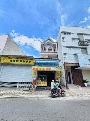 bán nhà 1t2l 5.2x30m, mặt tiền đồng an gần vincom 550, đang thuê 5.5tr/th