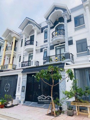 nhà phố centana 100m2 1tr ,2lau gia 9ty5