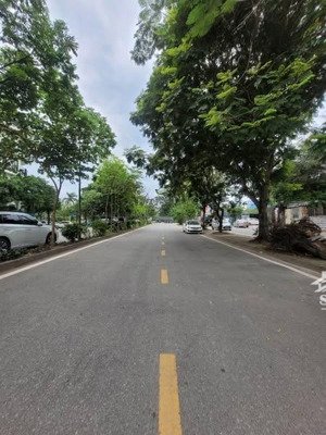 hàng hiếm mặt phố hoa lâm 72m2, 2t, mt 6m giá 15.5 tỷ