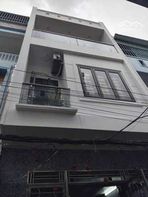 chính chủ cần bán nhà độc lập tự xây chắc chắn 52m2 3 tầng 1 tum