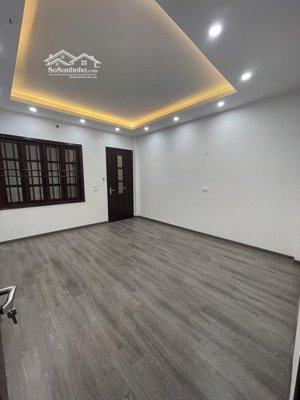 không khí ngột ngạt, không gian bí bách. sông sét-trương định.