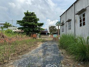 chính chủ cần bán gấp lô đất đối diện chợ long phước. ngang 6.2 có con kênh sau đất làm vườn