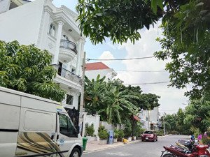 chỉ 8,5 tỷ, có nhà 2 lầu, 90m2 ngay phú mỹ hưng, đường nhựa 10m, vỉa hè 2.5m, nhà đẹp ở ngay!