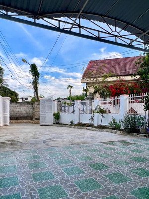 bán nhà cấp 4 sân rộng lô góc 2 mặt tiền hẻm ô tô 1254 đường 23/10 chỉ 2,8tỷ