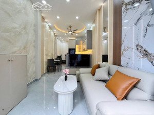 cần bán gấp nhà ở đường nguyễn trãi, phường dĩ an giá chỉ 1tỷ850 cách vincom dĩ an 5p di chuyển.