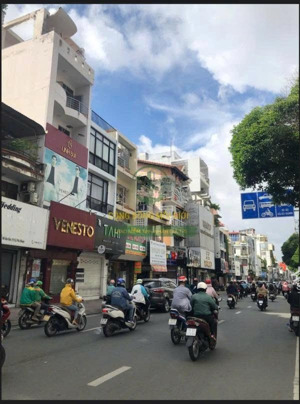 giảm mạnh,bán nhà mặt tiền hồ văn huê phú nhuận,4.6x16, 4 tầng, 64m2, giá bán : 18.5 tỷ, 