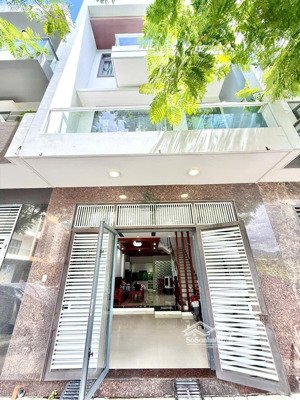 cho thuê nhà đẹp 4 phòng ngủ full nội thất kđt vcn phước long giá 22 triệu/tháng