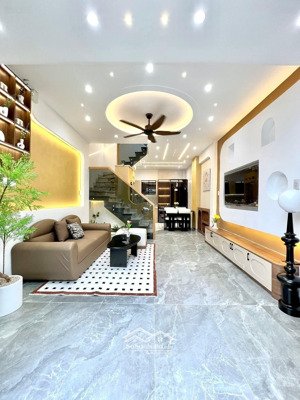 nhà phố đẹp mê ly kế bên nhà ga t3 đường trần thị trọng p15 tân bình nhà 1 trục hẻm xe hơi nhà đẹp