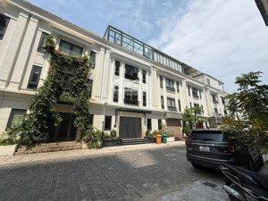 cho thuê nhà ngoại giao đoàn, dt 120m2, 4 tầng, mt 7m, thông sàn, thang máy, 50tr/tháng