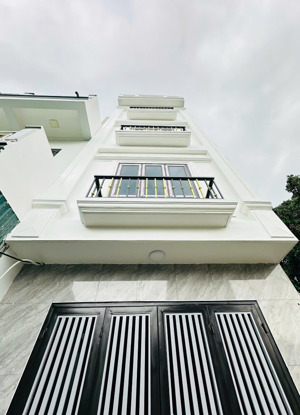 còn duy nhất 1 căn tại vân côn xây độc lập gần đại lộ thăng long - dt 40m2*4t cách đường ô tô 20m