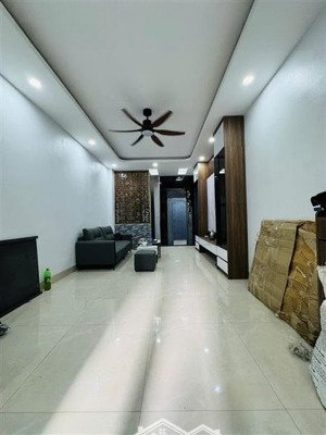 siêu phẩm nhà mới đẹp ở ngay trung tâm đống đa - 6 tầng thang máy - 2 thoáng - thông sàn gần ô tô