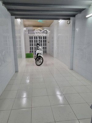 cho thuê nhà 1 tầng sửa mới phố trần cung dt 100m2, kho, vp, lớp học, tải 15 tấn đỗ cửa, 10tr