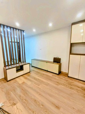 tập thể quỳnh mai - hai bà trưng, tầng 2, 2 ngủ(có thể làm 3 ngủ) ô tô đỗ, sáng thoáng, ở ngay