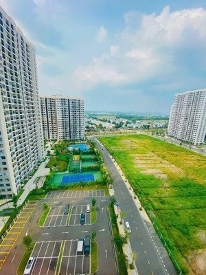 bán căn 3pn vinhomes grand park diện tích 81m2 hướng đông nam full nội thất giá bán 4.3ty bao thuế
