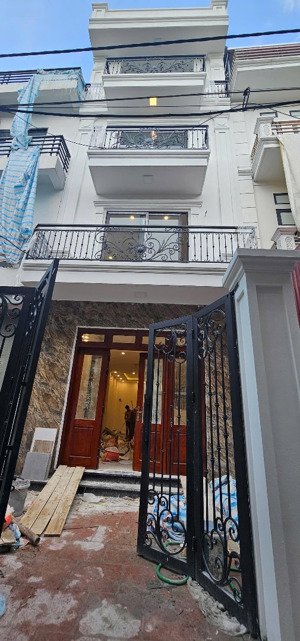 long biên - diện tích rộng 73m2 - nhà mới đẹp giá chỉ 8.3 tỷ - 4 tầng - gần trường học các cấp