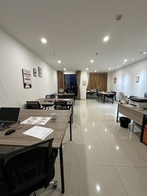 bán căn 53m2 q7 riverside quận 7 2,350 tỷ. đang cho thuê