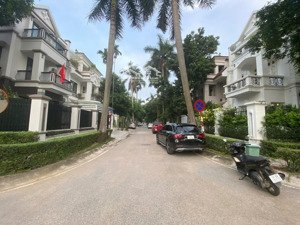 bán biệt thự 126m2 dãy c2 khu đô thị ciputra ( nam thăng long ) hà nội