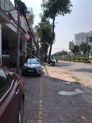 cần bán khách sạn đường trường chinh, giá 21 tỷ