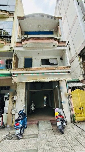 cực hiểm cho thuê nhà 2 mặt tiền hùng vương, q5 4.2x15.5m khu kinh doanh sầm uất, giá chỉ 25tr!