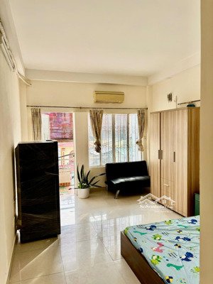 cho thuê phòng đủ nội thất đường 3.2,40m2, 5.5tr, có ban công thoáng mát. liên hệ chính chủ